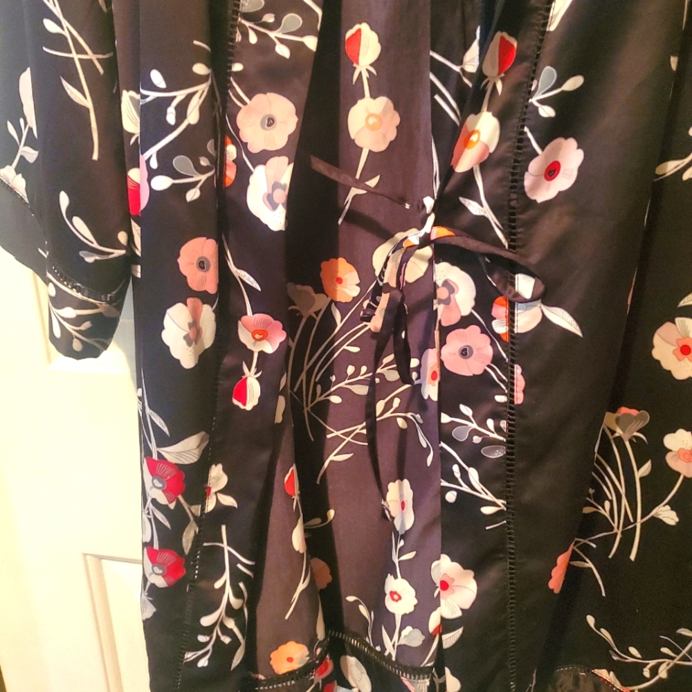 M/L Silky Robe - Picture 8 of 9